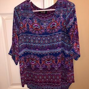 Pretty patterned blouse, flowy and flattering!